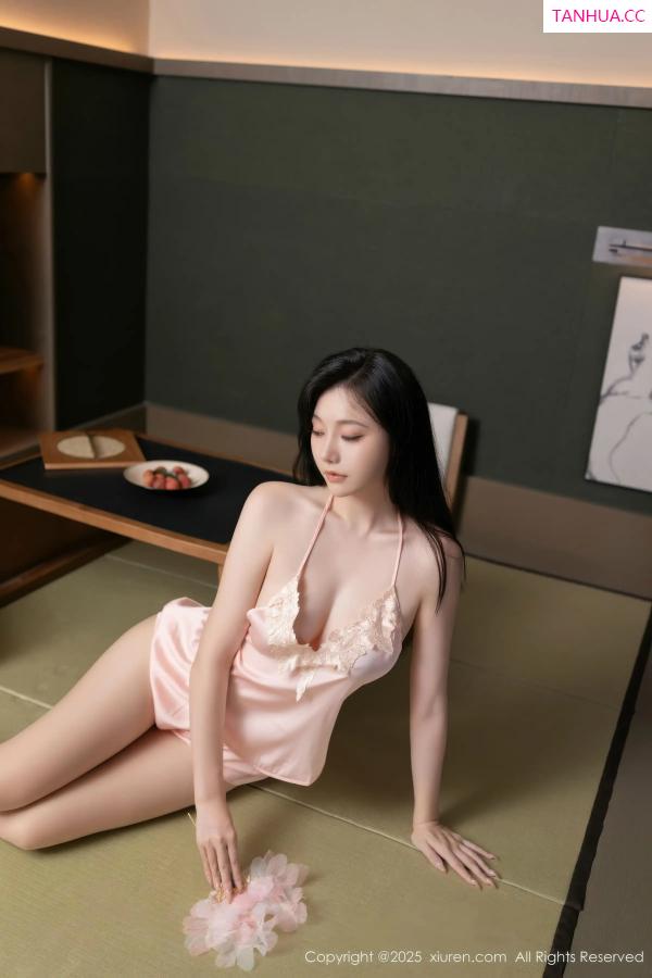 安然Maleah  [XiuRen]高清写真图 2025.11.18 No.11002 安然anran 粉色吊带第20张图片